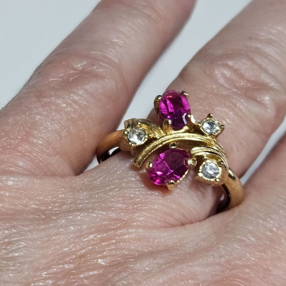 Avon vintage gold tone pink rhinestone ring 6.25-7